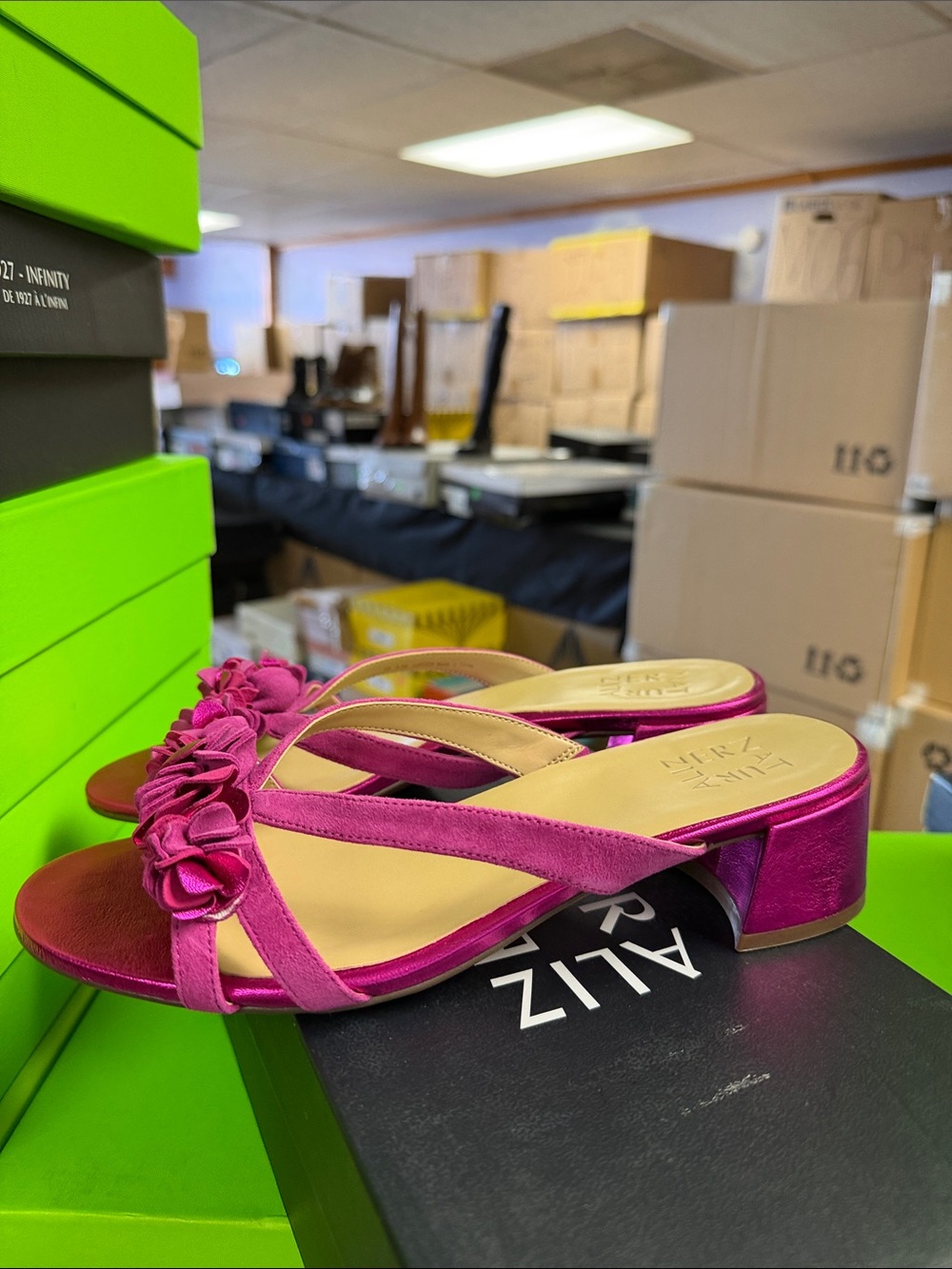 Naturalizer Womens Low Block Heel Sandals in Orchid - Picture 3 of 4